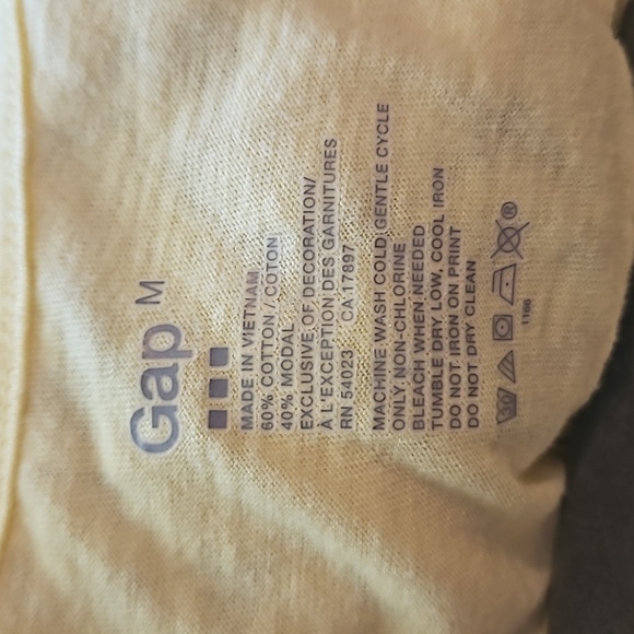 Gap tank sz medium - Picture 7 of 7